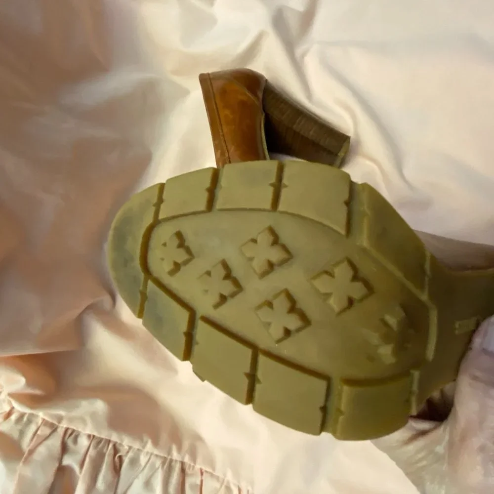 EUC Vintage Michael Kors Winter Warrior Leather Stacked Heels-8 1/2 - Picture 8 of 16